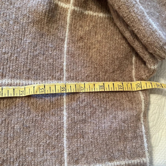 Madewell Turtleneck Grid Pattern Cozy Sweater Oversized XS Beige Color Cozy EUC - Picture 10 of 12